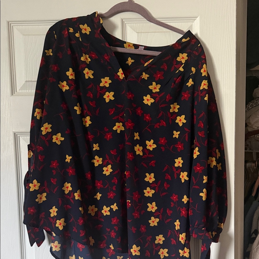 Chic Floral V-Neck Blouse